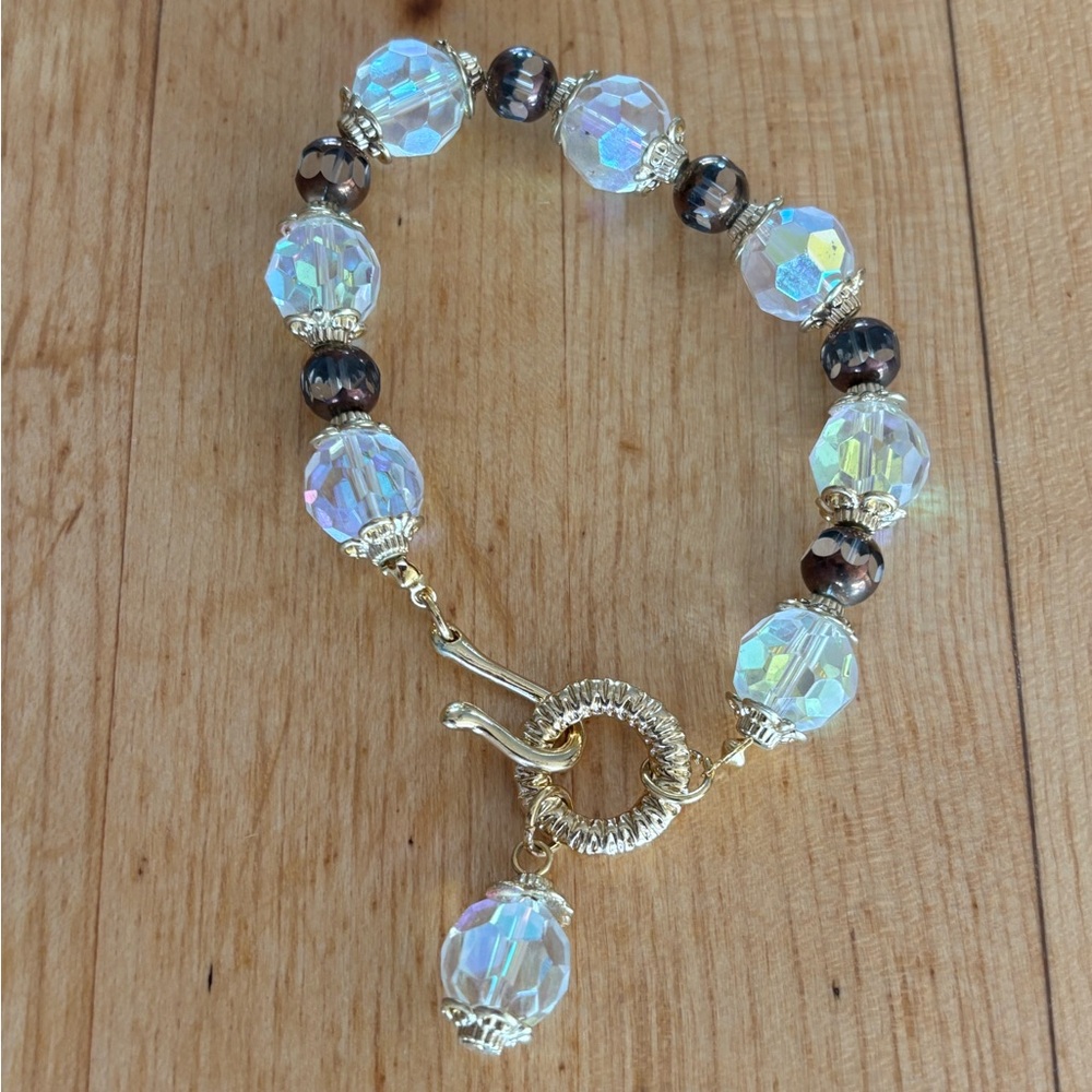 Elegant Crystal and Gold Bracelet
